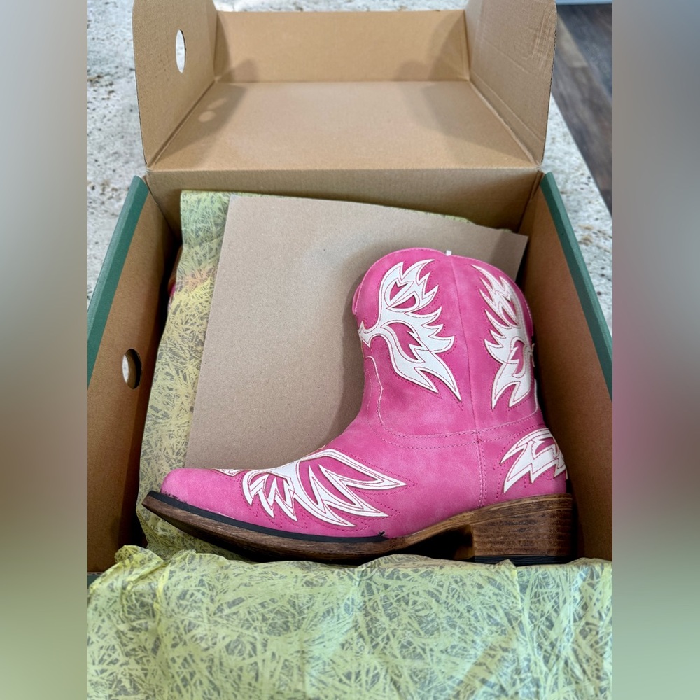 Roper Fuchsia Pink Boots with White Embroidery NWT - Picture 5 of 7